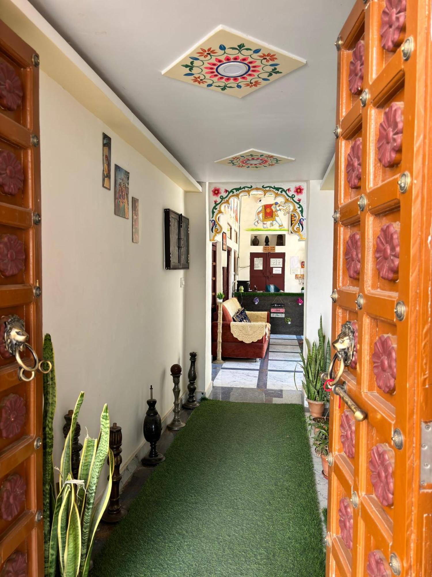 Hotel Ushaan Haveli Удайпур Экстерьер фото
