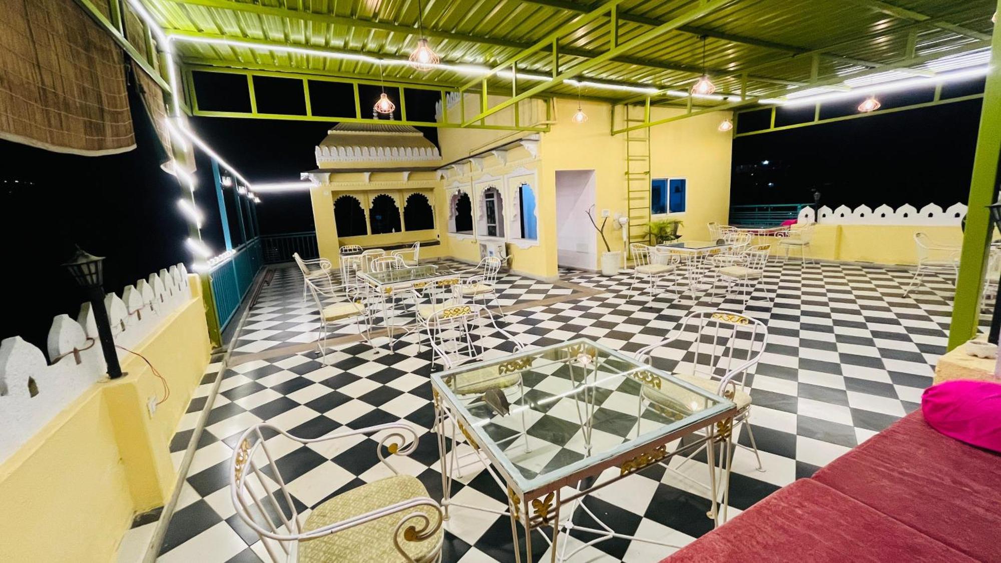 Hotel Ushaan Haveli Удайпур Экстерьер фото
