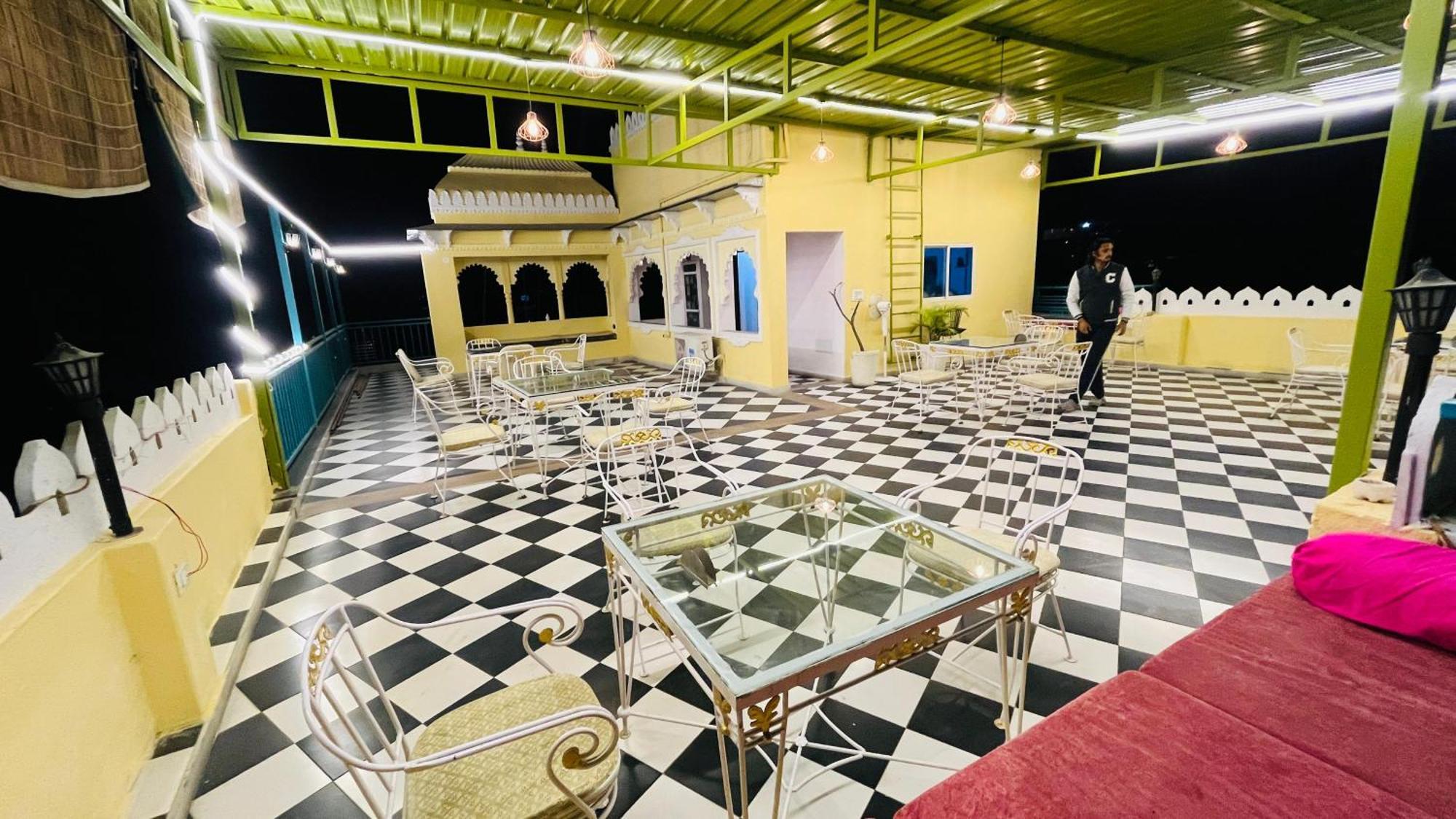 Hotel Ushaan Haveli Удайпур Экстерьер фото