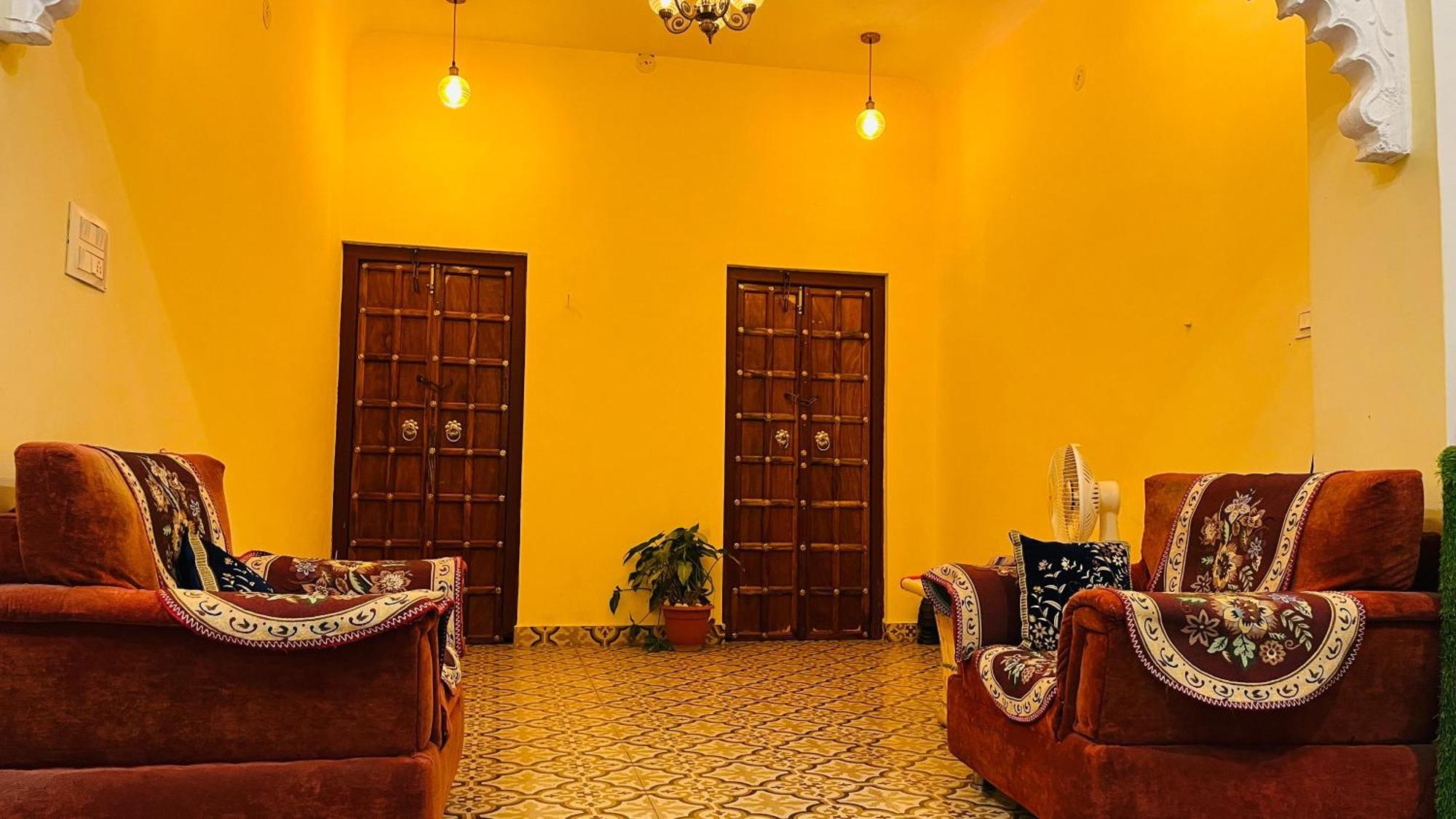 Hotel Ushaan Haveli Удайпур Экстерьер фото