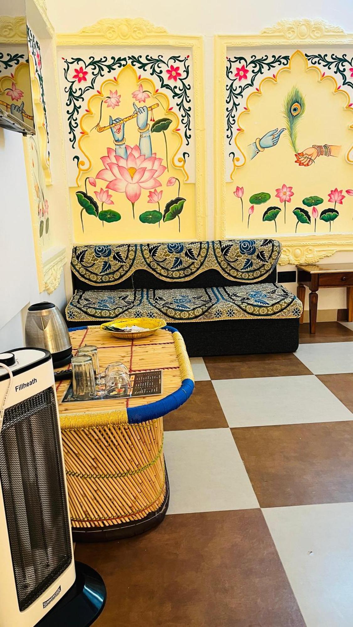 Hotel Ushaan Haveli Удайпур Экстерьер фото